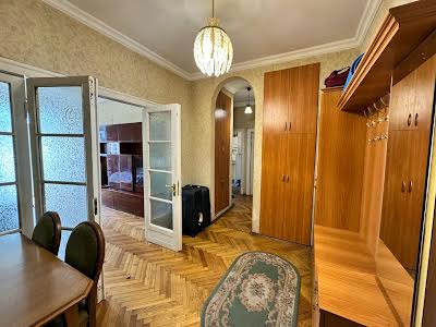 квартира за адресою Академіка Володимира Гнатюка вул. (), 3