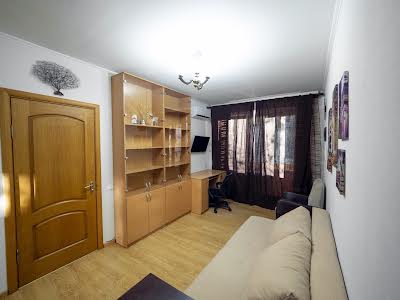 квартира за адресою Білоруська вул., 36