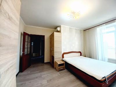 квартира за адресою Зоопаркова вул., 10