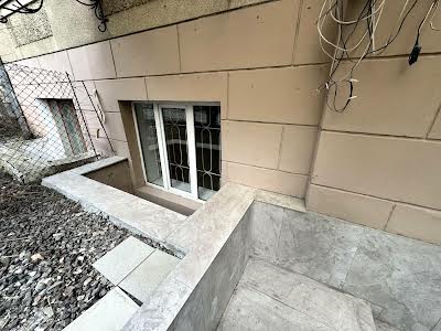 комерційна за адресою героїв упа, 22