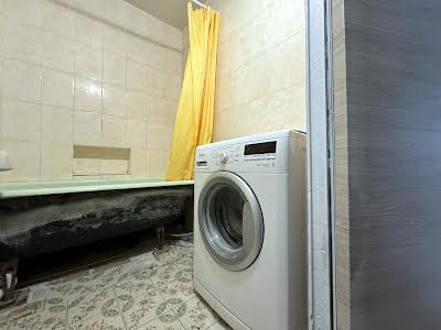 квартира за адресою Анни Ахматової вул., 6