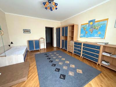 квартира за адресою Богатирська вул., 18А