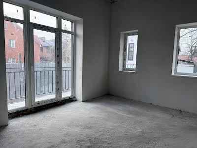 комерційна за адресою Соборна вул., 107