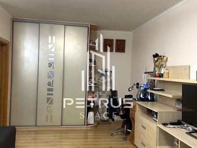 квартира за адресою Анни Ахматової вул., 35