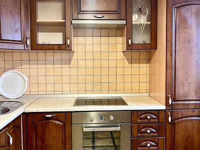 квартира за адресою Патріарха Мстислава Скрипника вул., 7