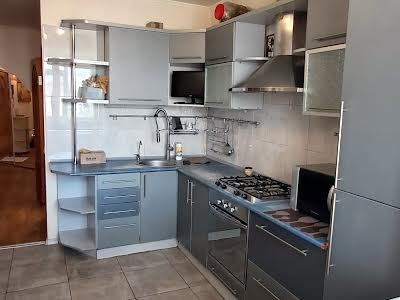 квартира за адресою Європейська, 68а