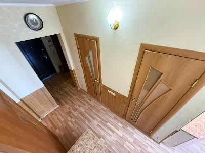 квартира за адресою Анни Ахматової вул., 6