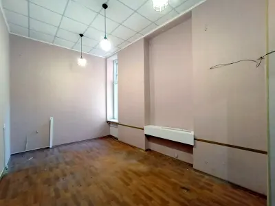 комерційна за адресою Героїв Майдану вул. (Театральна), 10