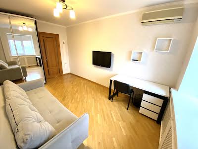 квартира за адресою Ревуцького вул., 5