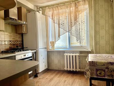 квартира за адресою Героїв просп., 12