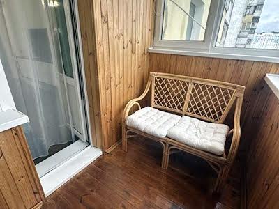 квартира за адресою Срібнокільська вул., 8А