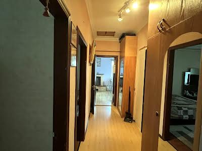 будинок за адресою Листопадна вул., 1а
