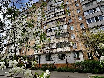 квартира за адресою Київ, Братиславська вул., 34б