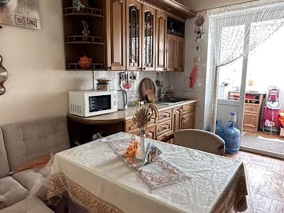 квартира за адресою Анни Ахматової вул., 3-А