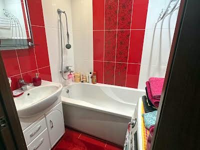 квартира за адресою Івана Миколайчука вул., 12