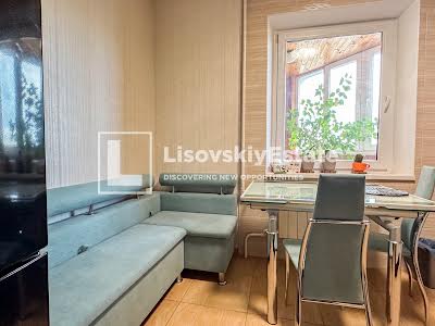 квартира за адресою Анни Ахматової вул., 4