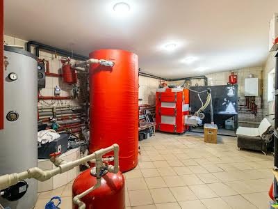 комерційна за адресою Роксолани вул., 8