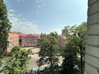 квартира за адресою Стадіонна вул., 13