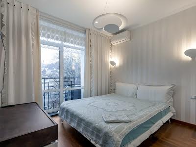 квартира за адресою Дегтярна вул., 7