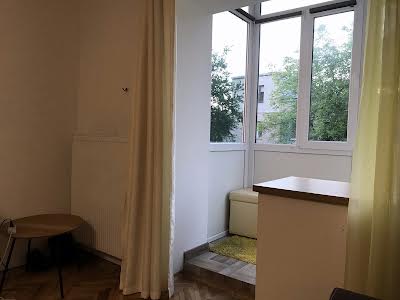 квартира за адресою Олега Ольжича вул., 8