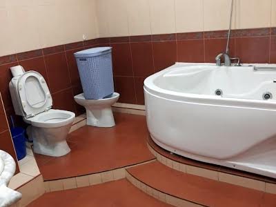 квартира за адресою Анни Ахматової вул., 43