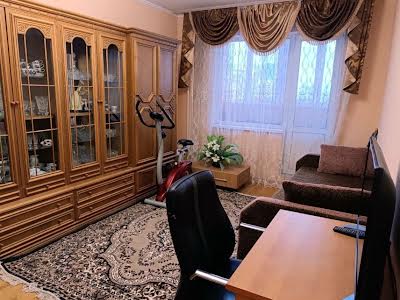 квартира за адресою Академіка Глушкова просп., 45