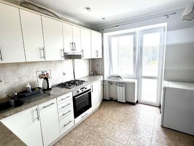квартира за адресою Родини Крушельницьких вул., 7