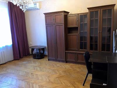 квартира за адресою Почайнинська вул., 45/48