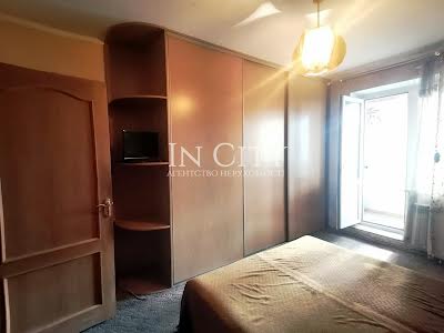 квартира за адресою Каштанова вул., 5