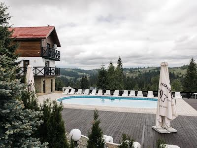 комерційна за адресою Степана Бандери, 30