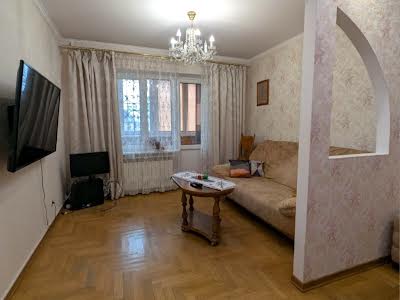 квартира за адресою Ушакова, 16