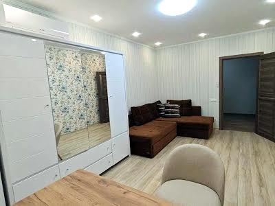 квартира по адресу Драгоманова ул., 4а