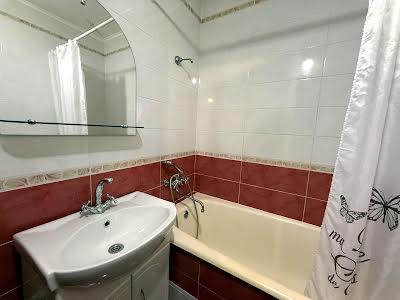 квартира за адресою Каштанова вул., 11