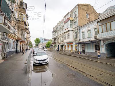 квартира за адресою Межигірська вул., 22
