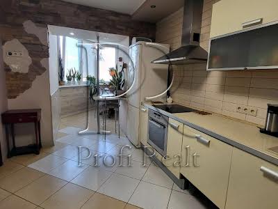 квартира за адресою Анни Ахматової вул., 31