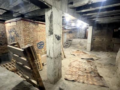 комерційна за адресою Саксаганського вул., 68/21
