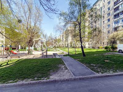 квартира за адресою Братиславська вул., 13