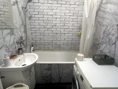 квартира за адресою Анни Ахматової вул., 43