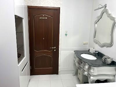 будинок за адресою Берегова вул., 11