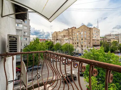 комерційна за адресою Оболонська вул., 21