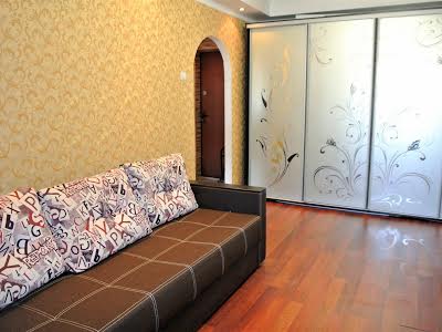 квартира за адресою Богатирська вул., 8