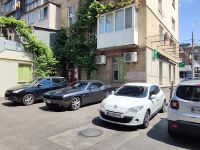 коммерческая по адресу Антоновича ул. (Горького), 170/172