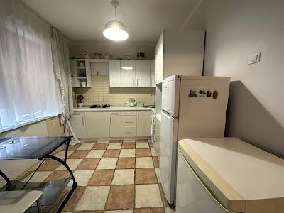 квартира за адресою Святоюріївська, 24