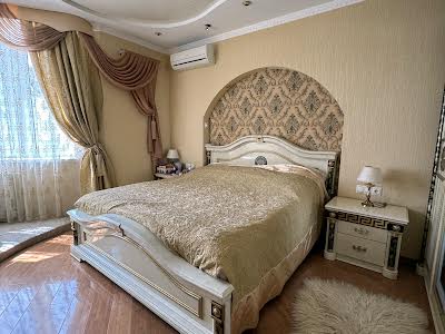 квартира за адресою Дніпровська набережна вул., 25