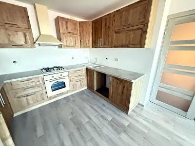 квартира за адресою академіка Сахарова, 10