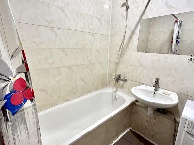 квартира за адресою Софії Русової вул., 7