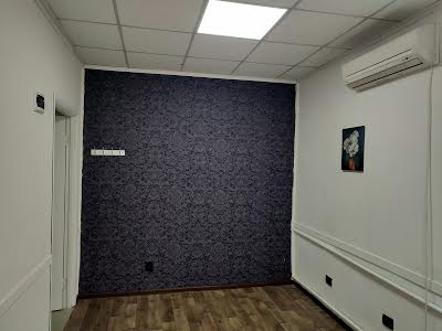 комерційна за адресою Королеви Єлизавети, 15