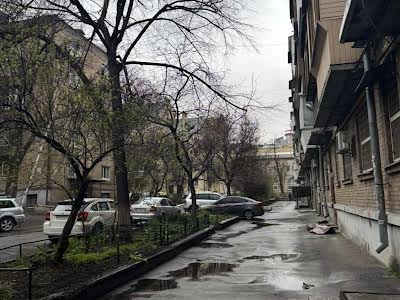 квартира за адресою Набережно-Хрещатицька вул., 33