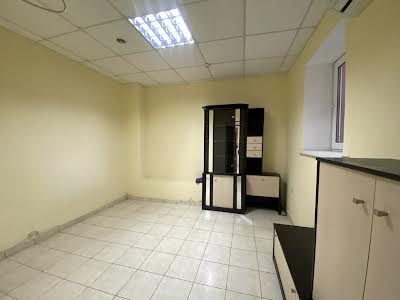 комерційна за адресою Вінницька, 1