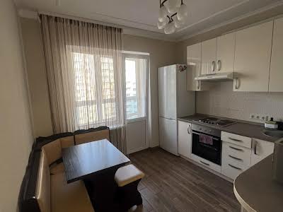 квартира за адресою Софії Русової вул., 7